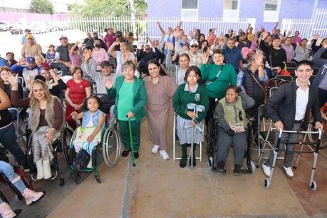 Personas con discapacidad reciben apoyos funcionales en San Luis Potosí