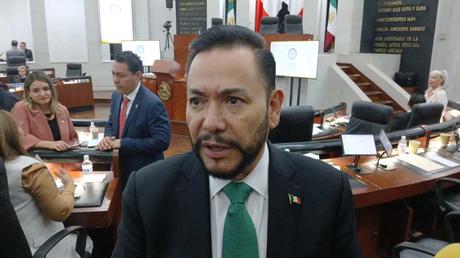 Serrano defiende ausencia de Sara Rocha y afirma continuidad institucional en el Congreso