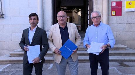 PP entrega 2.000 firmas de los pueblos de Hormigos y El Carpio pidiendo más guardias civiles en la comarca de Torrijos