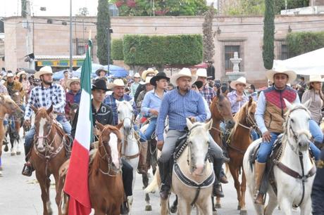 Unidad y orgullo nacional marcaron el Desfile de Independencia de México, en Soledad