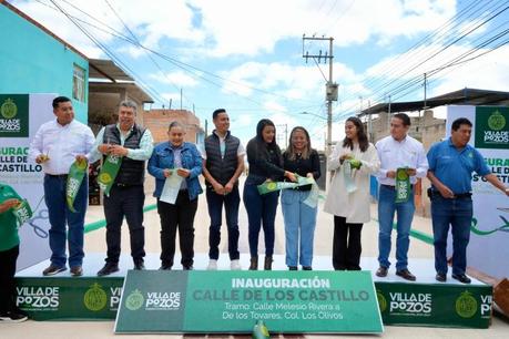 Entrega Villa de Pozos pavimentación en calle Los Castillo
