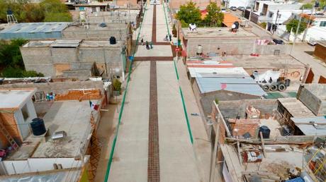 Entrega Villa de Pozos pavimentación en calle Los Castillo