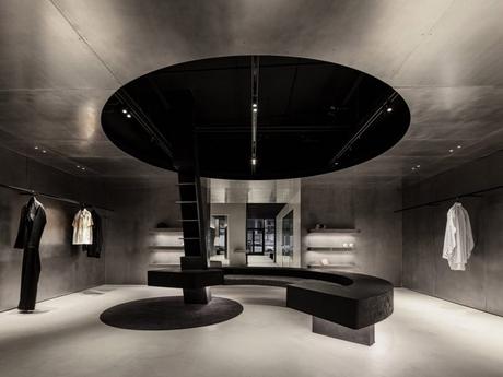 El eco brillante del acero en el retail 13