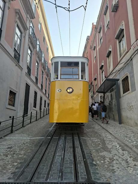 Guía práctica para visitar Lisboa: Qué ver, qué hacer y qué no perderte Tranvia Lisboa