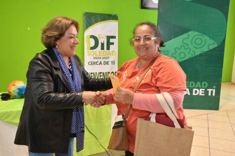 En Soledad, usuarios del DIF Municipal reciben apoyos funcionales y económicos para su bienestar