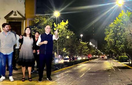 Alcalde Enrique Galindo enciende nuevo Alumbrado Táctico en Avenida Carranza y Uresti