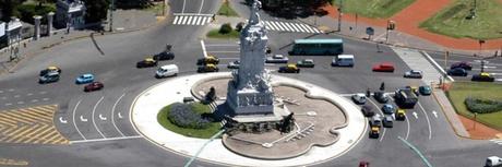 ¿Quién tiene prioridad en una rotonda: el auto A o el B?