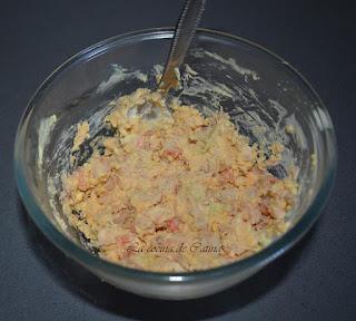 Huevos rellenos con aguacate, gambitas y mayonesa de aguacate Huevos rellenos con aguacate, gambitas y mayonesa de aguacate