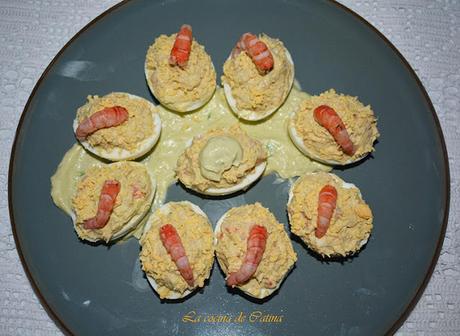 Huevos rellenos con aguacate, gambitas y mayonesa de aguacate Huevos rellenos con aguacate, gambitas y mayonesa de aguacate