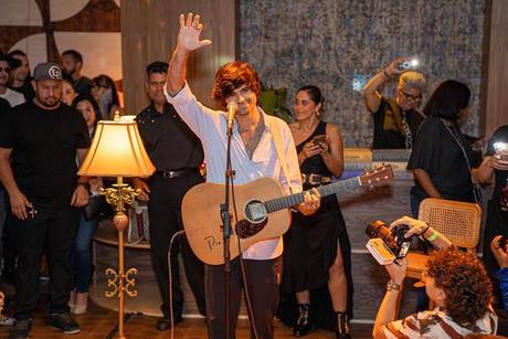 ‘Pésima Idea’ de Pio Perilla: Un retrato honesto sobre la vida del artista