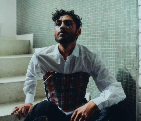 Tomás Santiago debuta con ‘Me dejé caer’, un EP para afrontar la adultez en tono new wave