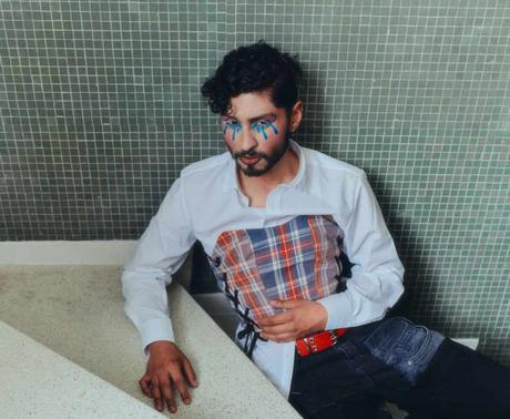 Tomás Santiago debuta con ‘Me dejé caer’, un EP para afrontar la adultez en tono new wave