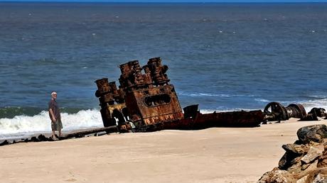 MOZAMBIQUE : BEIRA Y LA PLAYA DE MAKUTI MOZAMBIQUE : BEIRA Y LA PLAYA DE MAKUTI