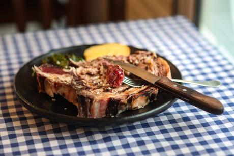 Especialistas en carnes a la brasa; Pasa Tapas en la Barceloneta