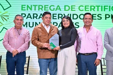 Ricardo Gallardo respalda trabajo de Concejal Presidenta de Villa de Pozos