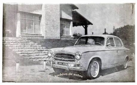 Peugeot 403 en una vieja foto del año 1961 Peugeot 403 en una vieja foto del año 1961