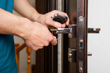 LocksmitUnit refuerza su servicio de cerrajería urgente ante el aumento de ocupaciones ilegales en Barcelona