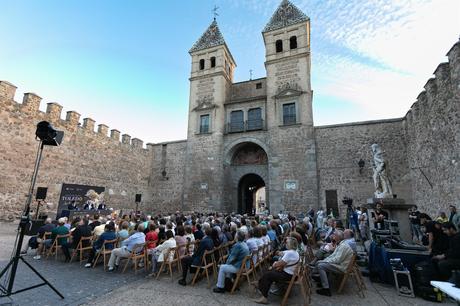 Álvar Fáñez protagoniza la conferencia del II Ciclo de Novela Histórica en la Puerta de Bisagra de Toledo