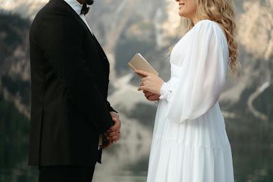 Novios intercambiando votos Novios intercambiando votos