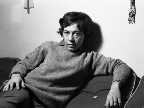 Tan lejos, Alejandra