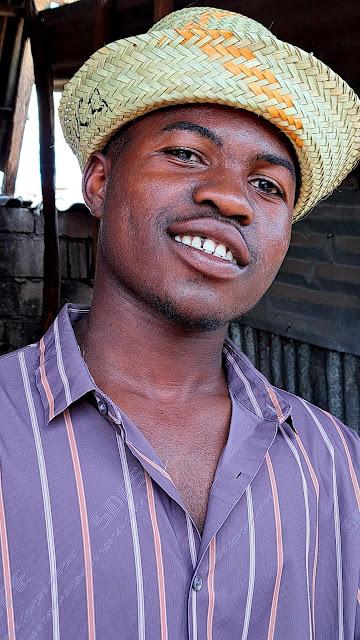 MOZAMBIQUE : EN EL MERCADO DE QUELIMANE MOZAMBIQUE : EN EL MERCADO DE QUELIMANE