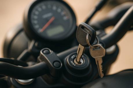 España acelera como segundo mercado europeo de motos; la posventa refuerza la demanda de llaves de moto