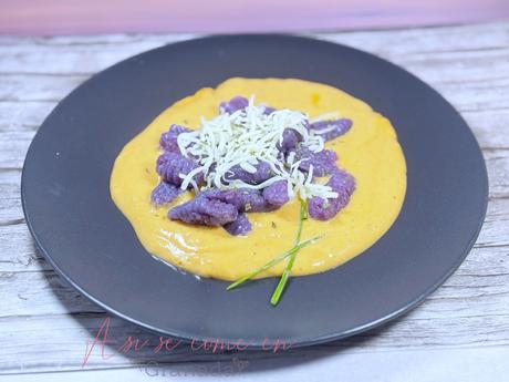 Ñoquis de ube sin gluten con salsa aurora