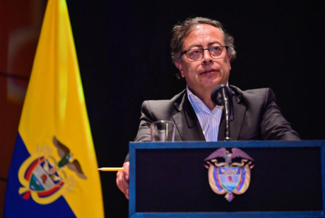 Gaona alerta: “Cuando un presidente pide cambiar la Constitución, lo que hay que cambiar es al presidente” Gaona alerta: “Cuando un presidente pide cambiar la Constitución, lo que hay que cambiar es al presidente”