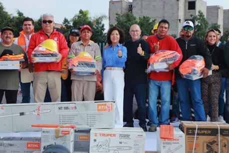 Fortalece Alcalde Galindo áreas operativas con vehículos, uniformes y estímulos económicos