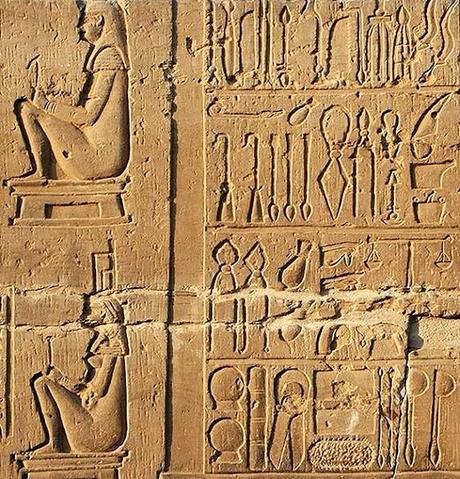 Los fórceps en Kom Ombo Los fórceps en Kom Ombo