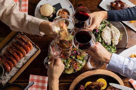 Seis bares y restaurantes de hotel para disfrutar del tapeo este octubre en Barcelona