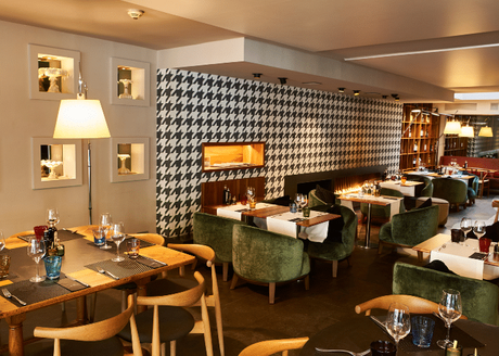 Seis bares y restaurantes de hotel para disfrutar del tapeo este octubre en Barcelona