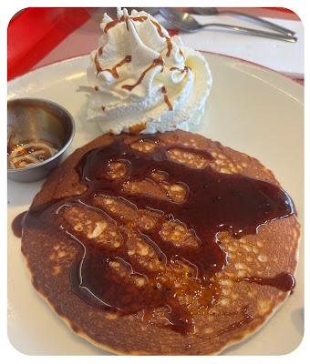 Tortita con nata y caramelo