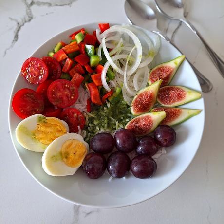 Ensalada de arroz con higos y uvas