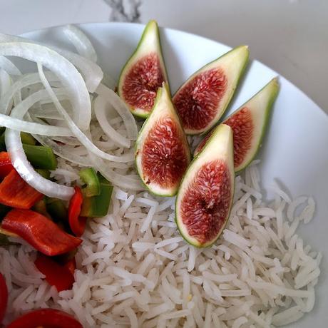 Ensalada de arroz con higos y uvas