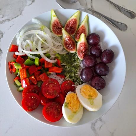 Ensalada de arroz con higos y uvas