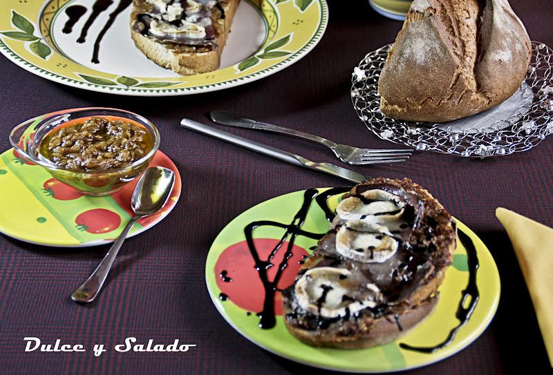 CEBOLLA CARAMELIZADA Y TOSTAS DE CECINA Y QUESO DE CABRA