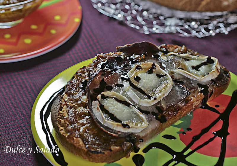 CEBOLLA CARAMELIZADA Y TOSTAS DE CECINA Y QUESO DE CABRA