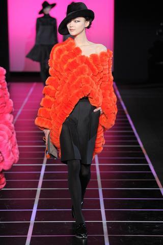 giorgio_armani___pasarela_209818752_320x480 6 tendencias para anotar de #MFW (II parte)