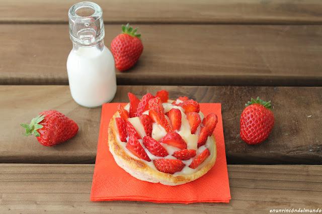 Tartaletas de hojaldre con crema pastelera y fresas