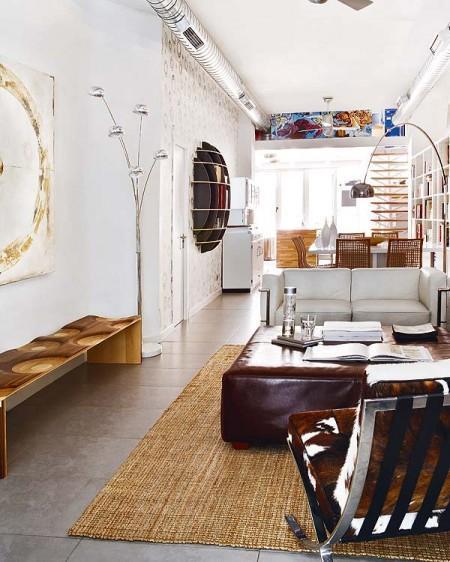 De vieja imprenta a piso diáfano ventana de techo Velux techos altos decoración sofá de Le Corbusier silla barcelona mies van de rohe papel pintado tres tintas Papel pintado con motivos pop de Gancedo muebles de diseño lofts en madrid decoración Lámpara vintage Lámpara de sobremesa artemide diseño de lofts pisos diáfanos áticos diseño de interiores decoracion de lofts decoración de interiores cocina de ikea