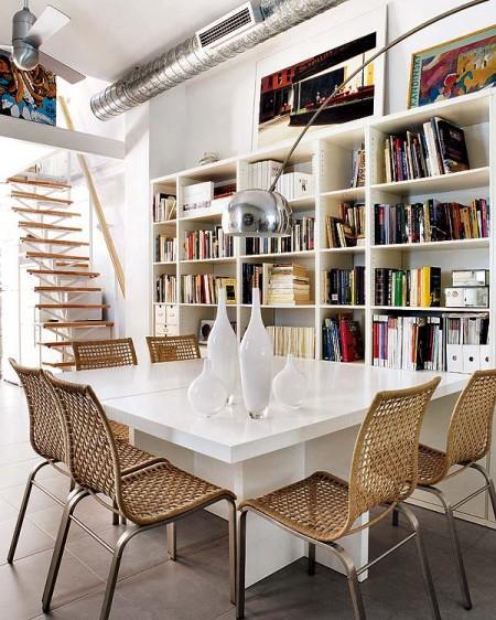 De vieja imprenta a piso diáfano ventana de techo Velux techos altos decoración sofá de Le Corbusier silla barcelona mies van de rohe papel pintado tres tintas Papel pintado con motivos pop de Gancedo muebles de diseño lofts en madrid decoración Lámpara vintage Lámpara de sobremesa artemide diseño de lofts pisos diáfanos áticos diseño de interiores decoracion de lofts decoración de interiores cocina de ikea