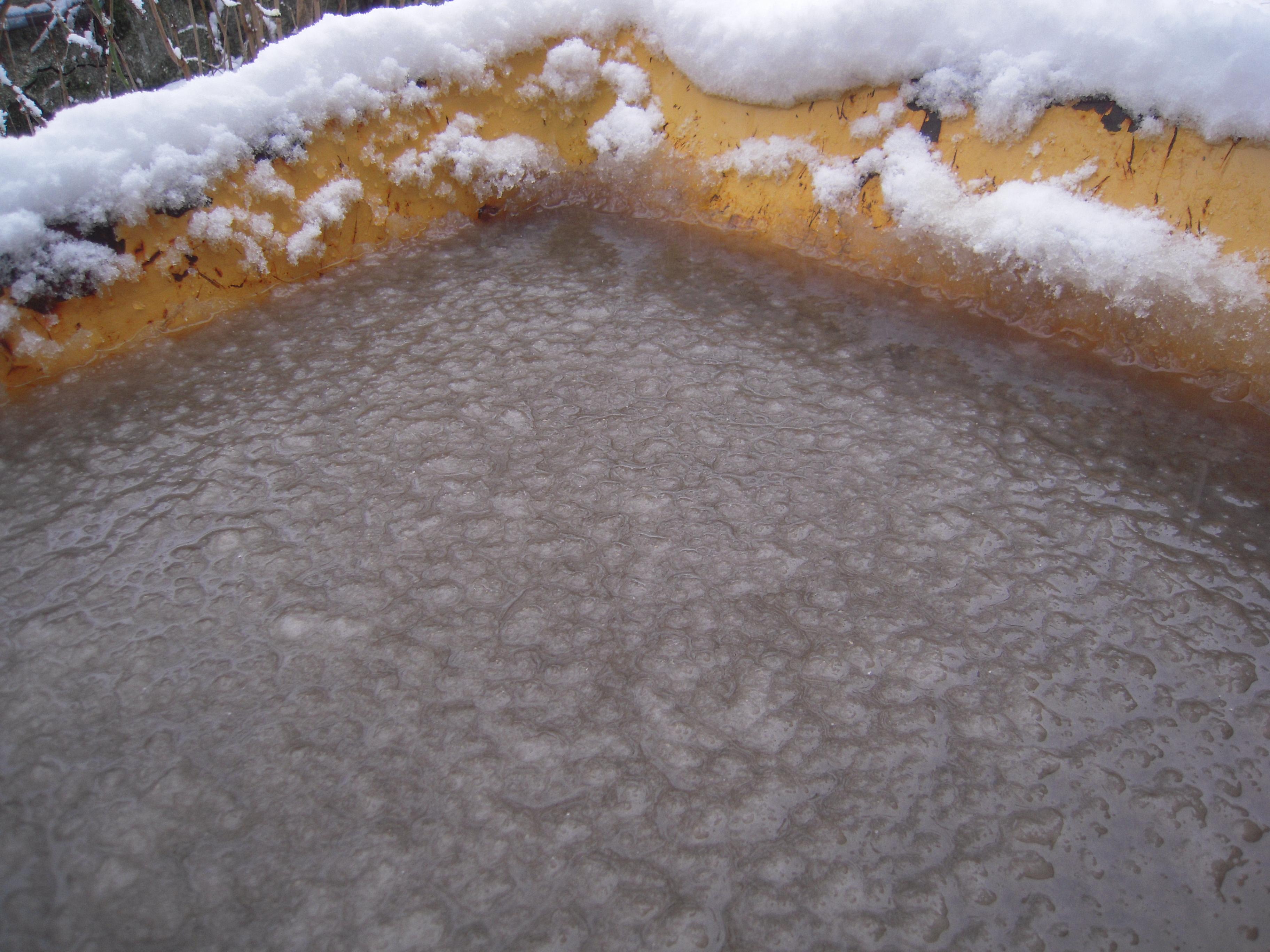 Detalle de como se puso la carretilla de nieve y hielo