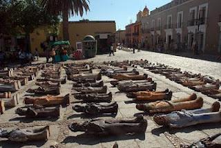 San Miguel de Allende se pobló con un ejército de esculturas del Maestro Alejandro Santiago y con obras plásticas del Maestro Néstor Quiñones.