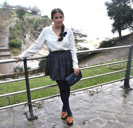 Breeze to lift its sails...