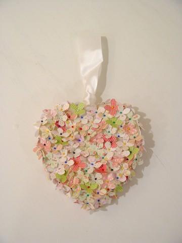 Burbujas enamoradas: corazones de papel