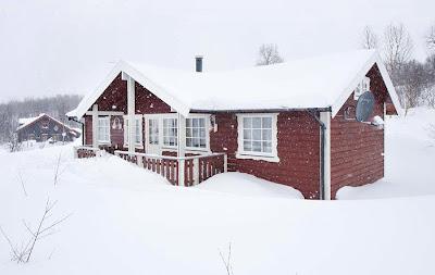 CABANAS RUSTICAS EN LA NIEVE ESCANDINAVA