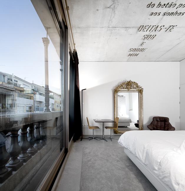 Casa do Conto: Cemento y piezas clásicas