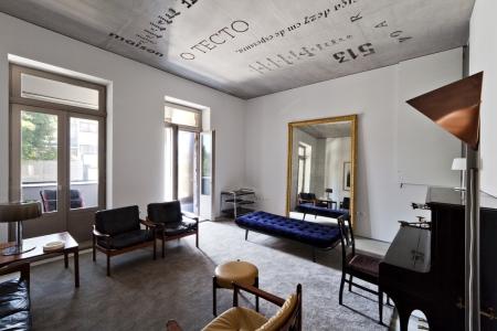 Casa do Conto: Cemento y piezas clásicas