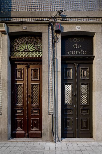 Casa do Conto: Cemento y piezas clásicas